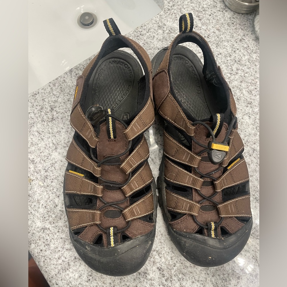 Men’s keen sandals size 12
